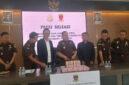 Kejaksaan Negeri (Kejari) Sungai Penuh, Jambi memperlihatkan barang bukti uang tunai senilai Rp 1,4 miliar. Terbaru 10 terpidana sudah mengembalikan seluruh kerugian negara 