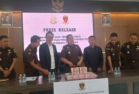 Kejaksaan Negeri (Kejari) Sungai Penuh, Jambi memperlihatkan barang bukti uang tunai senilai Rp 1,4 miliar. Terbaru 10 terpidana sudah mengembalikan seluruh kerugian negara 