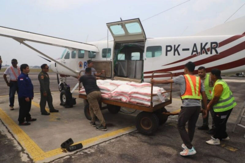 Persiapan operasi modifikasi cuaca oleh pesawat BNPB di Provinsi Riau dengan menyemai garam di awan yang potensial. ANTARA/HO-Pemprov Riau.(Pemprov Riau)