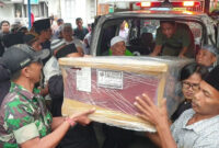 Jenazah Novia Rahmadhani Sihotang (25), calon Manajer Program SPPI KDKMP, yang meninggal dunia saat mengikuti Latsarmil yang diadakan Kementerian Pertahanan RI di Jakarta, tiba di kediaman orang tuanya, di Jalan Sisingamangaraja, Kelurahan Wek V, Kecamatan Padangsidimpuan Selatan, Kota Padangsidimpuan, Sumatera Utara, Rabu (24/6/2026).(KOMPAS.COM/ORYZA PASARIBU)
