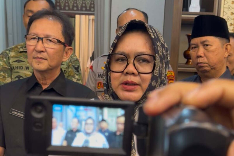 Pelaksana Tugas (Plt) Bupati Muara Enim, Sumarni,usai menerima Surat Keputusan (SK) sebagai Plt Bupati Muara Enim di Griya Agung Palembang, Rabu (10/6/2026).(KOMPAS.COM/AJI YK PUTRA)