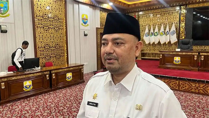 Kepala Biro Kesejahteraan Rakyat (Kesra) Provinsi Jambi, Amrulsyah memaparkan 1.397 pemohon telah mendaftar Program Beasiswa Pro Jambi Cerdas jenjang sarjana tahun 2026. Diketahui jika jumlah pendaftar yang lebih rendah dibandingkan tahun sebelumnya. 