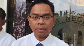 Rektor UNP, Krismadinata, mengimbau masyarakat, khususnya para orang tua mahasiswa, untuk tidak lagi merasa cemas maupun berspekulasi negatif mengenai keamanan di area kampus Air Tawar, Padang.(Rahmat Panji (Kompas.com))