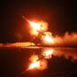 Tentara Iran menembakkan rudal dalam latihan militer di Pantai Makran, Teluk Oman, dekat Selat Hormuz pada 31 Desember 2022. (KANTOR MILITER IRAN via AFP)
