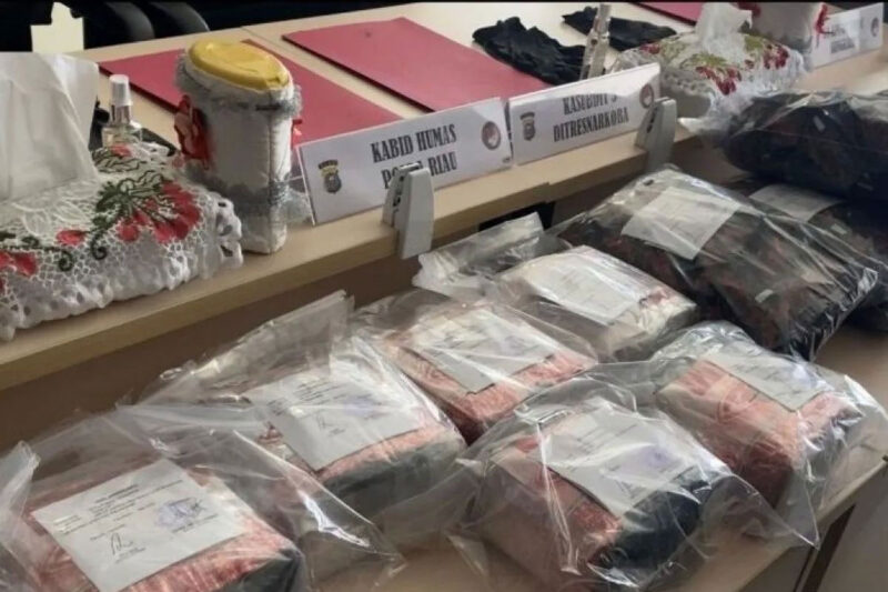 Sabu dan 969 cartridge etomidate asal Malaysia yang diamankan polisi.(Annisa Firdausi)