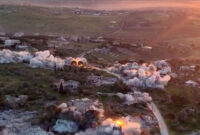 Tangkapan layar dari video militer Israel memperlihatkan, Pasukan Pertahanan Israel (IDF) menghancurkan infrastruktur Hizbullah di Lebanon pada 27 April 2026, di tengah masa gencatan senjata kedua kubu.(MILITER ISRAEL via AFP)