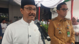 Menteri Sosial Syaifullah Yusuf saat diwawancarai usai mengikuti kegiatan Open House Sekolah Untuk Orangtua dan Calon Siswa di Jalan Kemenangan, Kecamatan Medan Tembung, Kota Medan pada Senin (15/6/2026).(KOMPAS.com/GOKLAS WISELY )