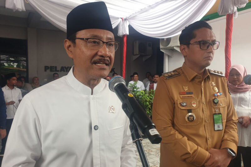 Menteri Sosial Syaifullah Yusuf saat diwawancarai usai mengikuti kegiatan Open House Sekolah Untuk Orangtua dan Calon Siswa di Jalan Kemenangan, Kecamatan Medan Tembung, Kota Medan pada Senin (15/6/2026).(KOMPAS.com/GOKLAS WISELY )