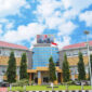 Dua mahasiswa Universitas Negeri Padang (UNP) dilaporkan mengalami luka-luka akibat diduga terkena peluru nyasar di kawasan depan Rektorat UNP, Padang, Sumatera Barat, Selasa (2/6/2026).(Rahmat Panji (Kompas.com))