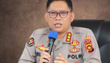 Kabid Humas Polda Jambi, Kombes Pol Erlan Munaji memberikan keterangan. Polda Jambi masih menyelidiki dugaan peretasan Bank Jambi yang menyebabkan kerugian hingga Rp143 miliar. Audit forensik telah selesai dan diharapkan dapat membantu proses penyidikan. 