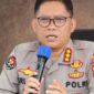 Kabid Humas Polda Jambi, Kombes Pol Erlan Munaji memberikan keterangan. Polda Jambi masih menyelidiki dugaan peretasan Bank Jambi yang menyebabkan kerugian hingga Rp143 miliar. Audit forensik telah selesai dan diharapkan dapat membantu proses penyidikan. 