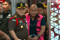 Dadan Hindayana eks Kepala BGN berompi merah jambu di Kejagung RI, 3 Juni 2026.(Kompas TV)