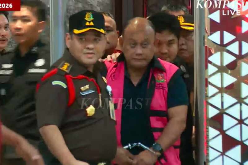 Dadan Hindayana eks Kepala BGN berompi merah jambu di Kejagung RI, 3 Juni 2026.(Kompas TV)