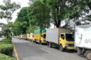 Antrean kendaraan angkutan 