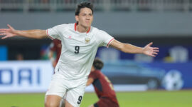 Selebrasi penyerang timnas Indonesia, Mitchell Baker saat berhasil mencetak gol ke gawang Kamboja pada pertandingan ASEAN Championship 2026 di Stadion Stadion Pakansari, Cibinong, Kabupaten Bogor, Senin (27/7/2026). (KOMPAS.com/ANTONIUS ADITYA MAHENDRA)