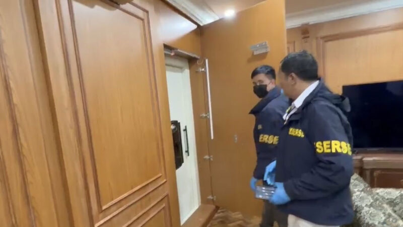 Temuan brankas tersembunyi di sebuah rumah di Sentul, Bogor terkait kasus korupsi PLN-Asabri, Rabu (8/7/2026).(Dok. Polda Metro Jaya)
