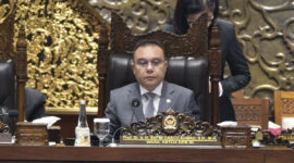 Wakil Ketua DPR Sufmi Dasco Ahmad saat memimpin rapat paripurna di Kompleks Parlemen Senayan, Senin (8/12/2025).(DPR/Munchen dan Vel)
