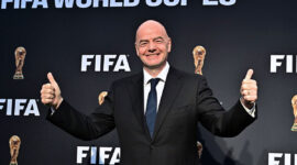 Presiden FIFA Gianni Infantino saat tiba untuk peluncuran kampanye Piala Dunia 2026 #WeAre26 di Los Angeles, Negara Bagian California, 17 Mei 2023.(AFP/FREDERIC J BROWN)