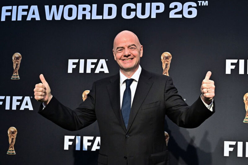 Presiden FIFA Gianni Infantino saat tiba untuk peluncuran kampanye Piala Dunia 2026 #WeAre26 di Los Angeles, Negara Bagian California, 17 Mei 2023.(AFP/FREDERIC J BROWN)