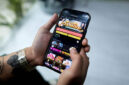 Tampilan layar judi online pada gawai.