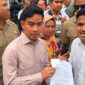 WAPRES RI Gibran Rakabuming Raka dicegat mahasiswa saat di RM AC Andoenk, Kota Baru, Kota Jambi.