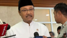 Sekretaris Jenderal PBNU Saifullah Yusuf atau Gus Ipul memberikan keterangan kepada wartawan di Kompleks Parlemen, Senayan, Jakarta, Rabu (15/7/2026). Gus Ipul memastikan Presiden Prabowo Subianto menghormati kemandirian NU dan tidak akan mengintervensi proses Muktamar PBNU 2026. (Tribunnews.com/Chaerul Umam)