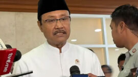 Sekretaris Jenderal PBNU Saifullah Yusuf atau Gus Ipul memberikan keterangan kepada wartawan di Kompleks Parlemen, Senayan, Jakarta, Rabu (15/7/2026). Gus Ipul memastikan Presiden Prabowo Subianto menghormati kemandirian NU dan tidak akan mengintervensi proses Muktamar PBNU 2026. (Tribunnews.com/Chaerul Umam)