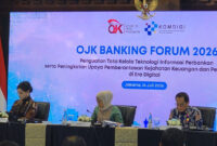 Ketua Dewan Komisioner OJK Friderica Widyasari Dewi, Menteri Komunikasi dan Digital Meutya Hafid, dan Kepala Eksekutif Pengawas Perbankan OJK Dian Ediana Rae dalam acara OJK Banking Forum 2026 di Menara Radius Prawiro, Jakarta, Selasa (14/7/2026).(KOMPAS.com/ISNA RIFKA SRI RAHAYU)