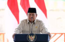 Presiden RI Prabowo Subianto memberi teguran ke aparat TNI, Polri, dan Kejagung saat meresmikan Bendungan Meninting di Lombok Barat, NTB, Jumat (10/7/2026). (Dok. YouTube Setpres)