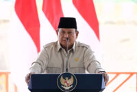 Presiden RI Prabowo Subianto memberi teguran ke aparat TNI, Polri, dan Kejagung saat meresmikan Bendungan Meninting di Lombok Barat, NTB, Jumat (10/7/2026). (Dok. YouTube Setpres)