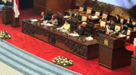 Ketua DPR RI Puan Maharani (tengah) bersama para wakil Ketua DPR RI saat memimpin rapat paripurna pada Selasa (21/7/2026).