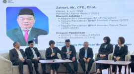 Wakil Kepala Badan Gizi Nasional (BGN) Agustina Arumsari memperkenalkan lima pejabat baru dalam konferensi pers di Kantor BGN, Jakarta Pusat, Selasa (21/7/2026).(KOMPAS.com/FIRDA JANATI)