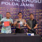 Polda Jambi menetapkan Direktur PT ASR Petrolin Energi berinisial MDG sebagai tersangka kebakaran penampungan bahan bakar minyak (BBM) di Lorong Gado-gado, RT 19, Kelurahan Sukakarya, Kecamatan Kotabaru, Kota Jambi, Jumat 10/7/2026). 
