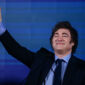 Presiden Argentina Javier Milei saat menghadiri pertemuan politik Atreju yang digelar oleh partai Fratelli d'Italia di Roma, 14 Desember 2024. Argentina Gunakan Gergaji Mesin untuk Efisiensi Anggaran (AFP/FILIPPO MONTEFORTE)