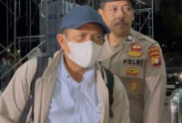 Bupati Lombok Barat, Nusa Tenggara Barat (NTB), Lalu Ahmad Zaini tiba di Gedung Merah Putih KPK usai terjaring dalam Operasi Tangkap Tangan (OTT) pada Senin (20/7/2026).(KOMPAS.com/HARYANTI PUSPA SARI )