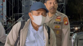 Bupati Lombok Barat, Nusa Tenggara Barat (NTB), Lalu Ahmad Zaini tiba di Gedung Merah Putih KPK usai terjaring dalam Operasi Tangkap Tangan (OTT) pada Senin (20/7/2026).(KOMPAS.com/HARYANTI PUSPA SARI )