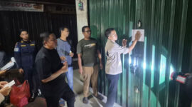 Dinas Perdagangan Kota Padang melalui Unit Pelaksana Teknis Daerah (UPTD) Pasar Raya mengambil langkah tegas demi menegakkan kedisiplinan wajib retribusi dan menata kawasan perdagangan kota.(Rahmat Panji (Kompas.com))