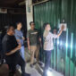 Dinas Perdagangan Kota Padang melalui Unit Pelaksana Teknis Daerah (UPTD) Pasar Raya mengambil langkah tegas demi menegakkan kedisiplinan wajib retribusi dan menata kawasan perdagangan kota.(Rahmat Panji (Kompas.com))