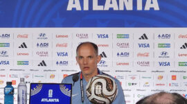 Pelatih Timnas Inggris, Thomas Tuchel, kala menjalani sesi konferensi pers di Stadion Atlanta, Selasa (14/7/2026) jelang laga semifinal Piala Dunia 2026 Inggris vs Argentina.(KOMPAS.com/Sem Bagaskara)