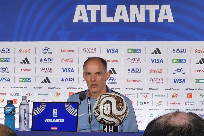 Pelatih Timnas Inggris, Thomas Tuchel, kala menjalani sesi konferensi pers di Stadion Atlanta, Selasa (14/7/2026) jelang laga semifinal Piala Dunia 2026 Inggris vs Argentina.(KOMPAS.com/Sem Bagaskara)