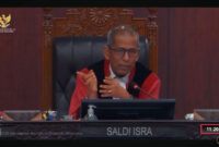 Hakim Konstitusi Prof. Saldi Isra memimpin sidang lanjutan pengujian Undang-Undang Perlindungan Konsumen di Mahkamah Konstitusi, Selasa (7/7/2026).( Tangkap Layar YouTube Mahkamah Konstitusi )