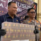Dirreskrimsus Polda Jambi, Kombes Pol Taufik Nurmandia, mengungkap fakta baru kasus peretasan Bank Pembangunan Daerah (BPD) Jambi atau Bank Jambi, Selasa (14/7/2026). Para pelaku selalu beraksi pada hari Sabtu dan Minggu. Dari kerugian Rp144 miliar lebih, Rp125 miliar di antaranya sudah mengalir ke luar negeri.