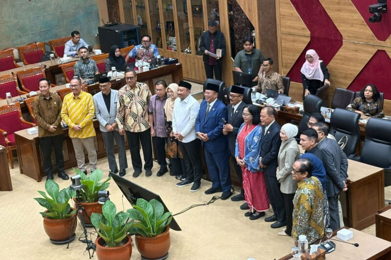 Penetapan Ketua Komisi X DPR Agung Widyantoro sebagai Ketua Komisi X DPR di Gedung DPR, Senayan, Jakarta, Rabu (19/8/2026). (KOMPAS.com/ADHYASTA DIRGANTARA)
