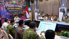 Presiden RI Prabowo Subianto memimpin rapat penanganan kebakaran lahan dan hutan (karhutla) sejumlah daerah dari Palembang, Sumatera Selatan (Sumsel), Senin (24/8/2026).(Sekretariat Presiden RI)
