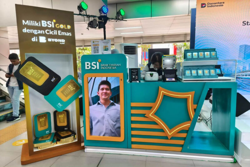 Salah satu booth milik Bank Syariah Indonesia (BSI) di Stasiun MRT Lebak Bulus Bank Syariah Indonesia, Jakarta Selatan, Rabu (10/12/2025).(KOMPAS.com/INTAN AFRIDA RAFNI)
