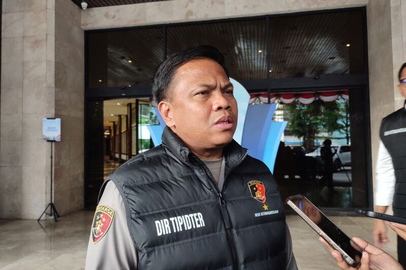 Direktur Tindak Pidana Tertentu (Dirtipidter) Bareskrim Polri Brigjen Pol. Mohammad Irhamni ketika memberikan keterangan terkait kebakaran hutan dan lahan di Grans Sahid, Jumat (28/8/2026)(Febryan Kevin/Kompas.com )