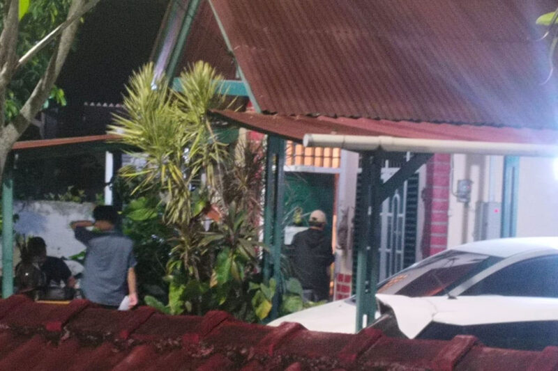 Tim KPK geledah rumah mantan Penjabat Wali Kota Bengkulu, Arif Gunadi, Rabu (5/8/2026)(Firmansyah/KOMPAS.com)