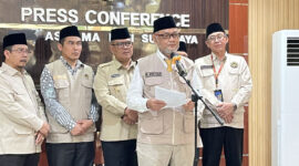 Menteri Haji dan Umrah RI, Mochamad Irfan Yusuf Hasyim di Asrama Haji Kelas I Surabaya, Rabu (1/7/2026).(KOMPAS.com/AZWA SAFRINA)