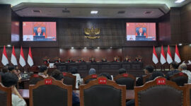   Sidang Mahkamah Konstitusi (MK) saat mengucapkan sejumlah putusan uji materi di Gedung MK, Jakarta, Jumat (28/8/2026).(KOMPAS.com/Fristin Intan Sulistyowati )