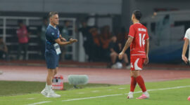 Momen John Herdman dan Eliano Reijnders pada Laga Timnas Indonesia vs Vietnam di ASEAN Championship 2026 di Stadion Pakansari, Cibinong, Senin (3/8/2026).(KOMPAS.com/ANTONIUS ADITYA MAHENDRA)

